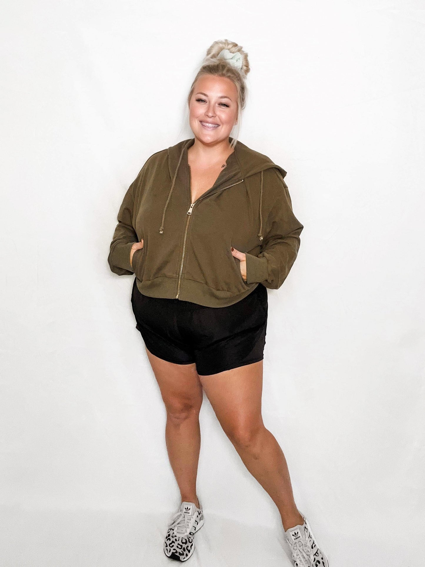 RTS: THE LAYLAH MINERAL WASHED CROP ZIP UP-