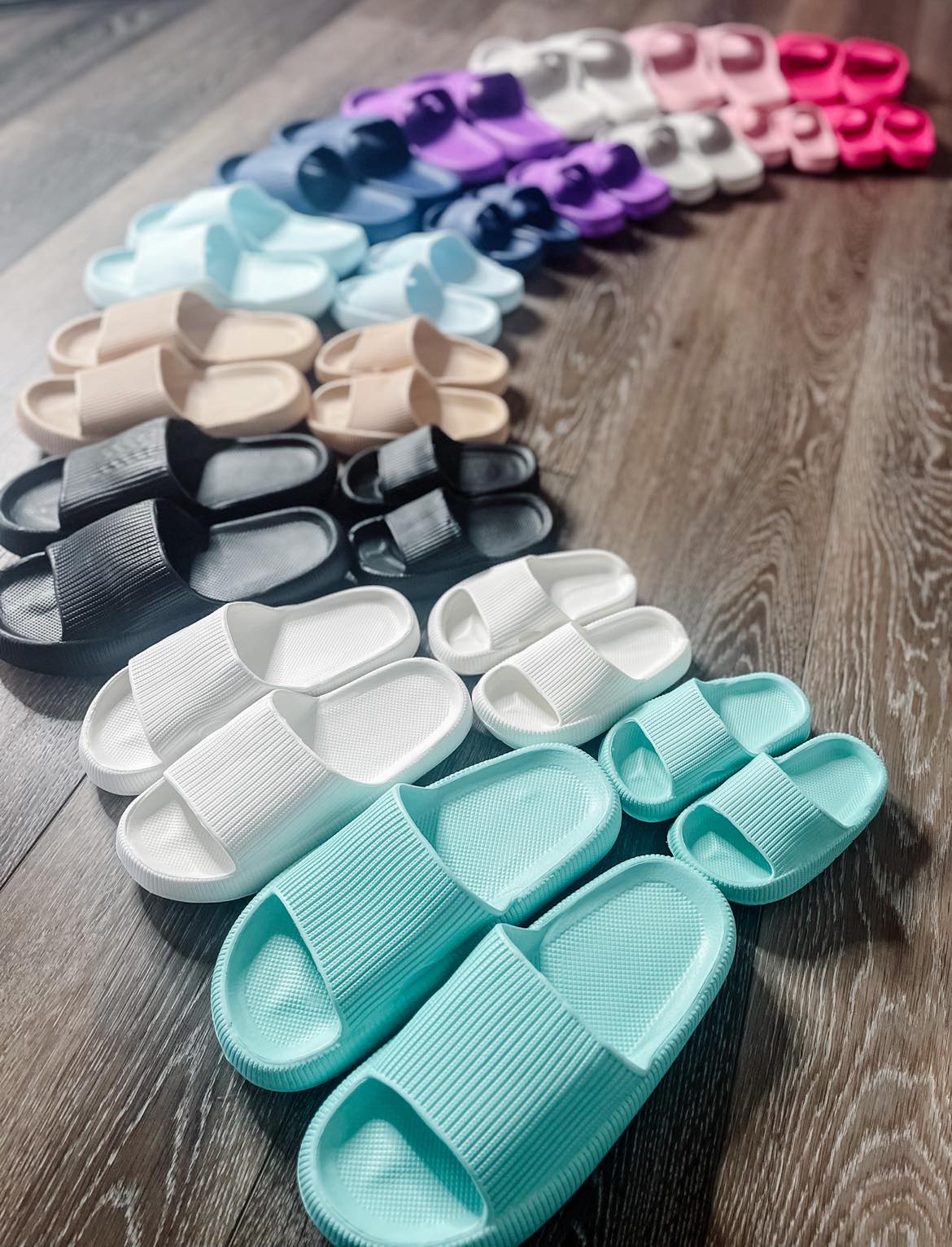 PREORDER: EVA Slides 6.1.26 osym