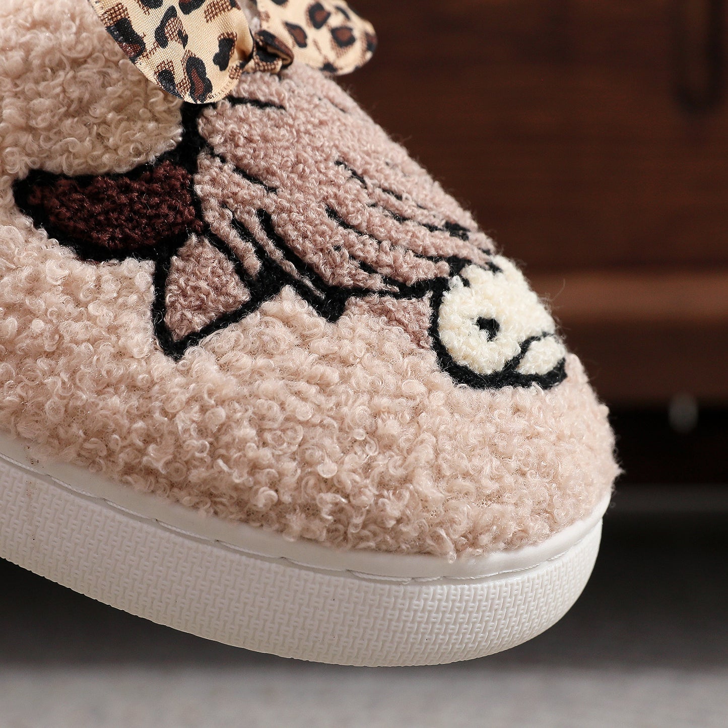 PREORDER: Highland cow with leopard bow slippers  8.17.26
